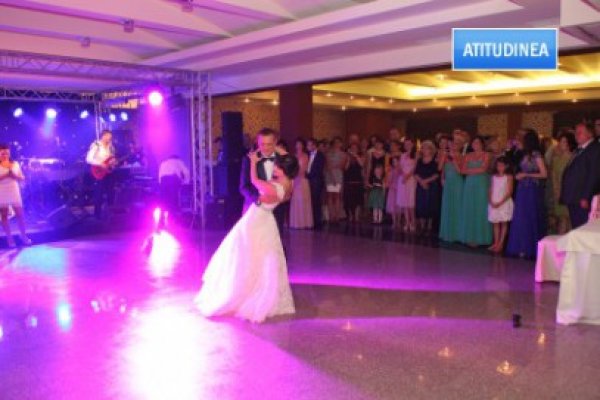 Atitudinea: Radu Mazăre a venit din obligaţie la nunta Cristinei Dumitrache: 